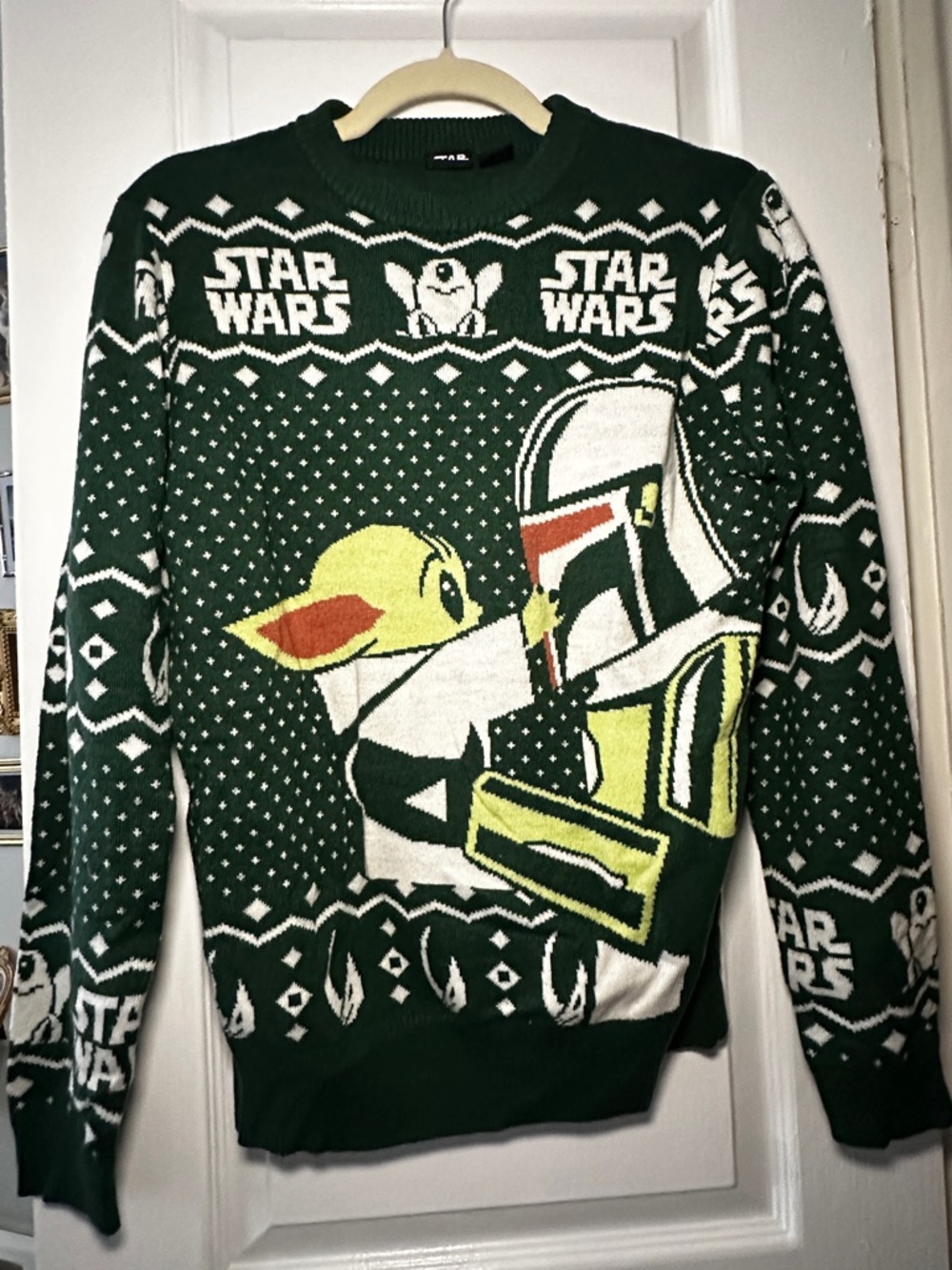 Star Wars Men's Green Mandalorian & Grogu Crewneck Sweater